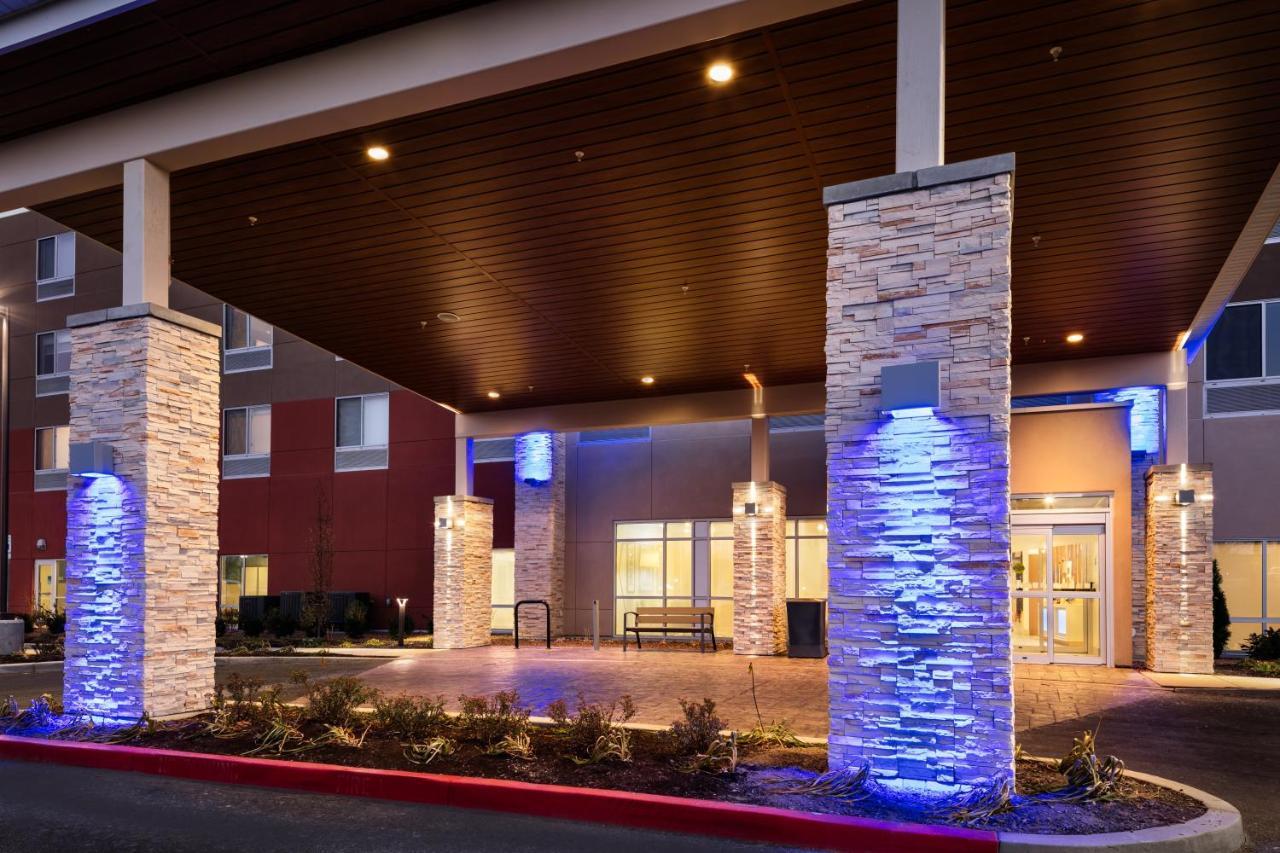 Holiday Inn Express & Suites - Bend South, An Ihg Hotel Exterior foto